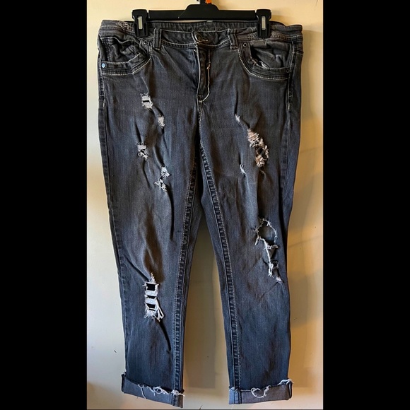 Almost Famous Boyfriend Jeans Juniors Plus - Picture 1 of 7